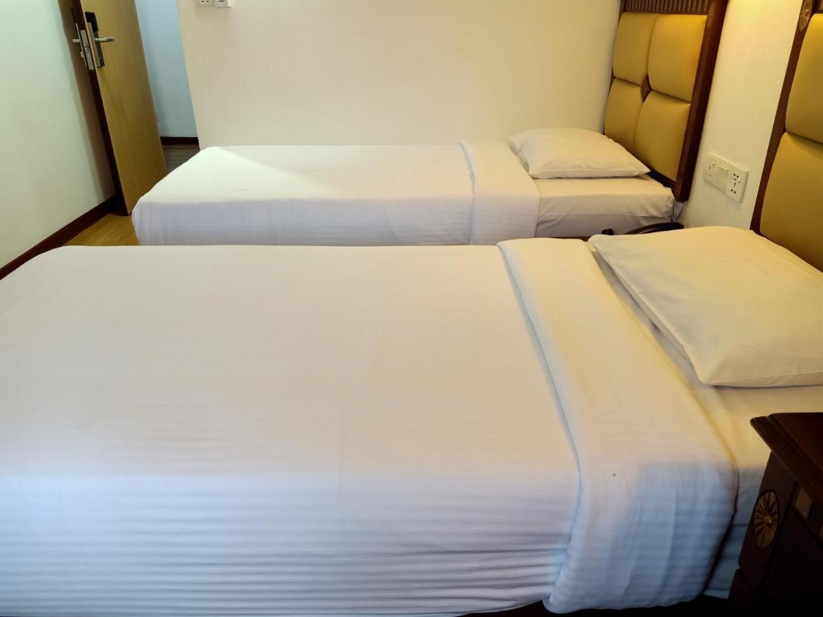 Super Oyo 90464 Borneo Suites Hotel Кота-Кінабалу Екстер'єр фото