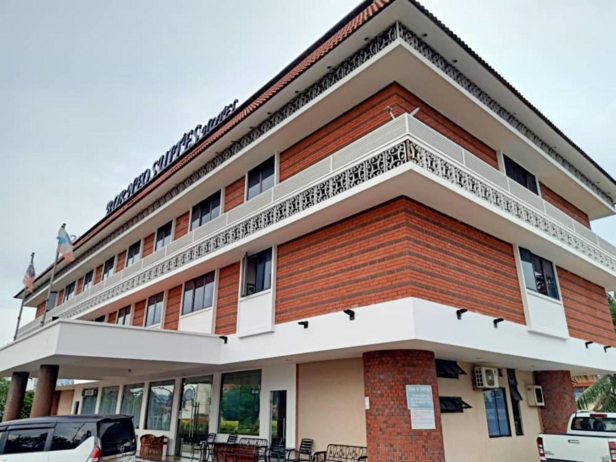 Super Oyo 90464 Borneo Suites Hotel Кота-Кінабалу Екстер'єр фото
