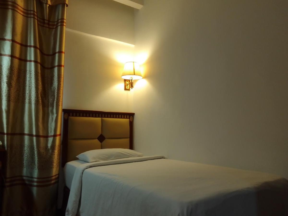 Super Oyo 90464 Borneo Suites Hotel Кота-Кінабалу Екстер'єр фото