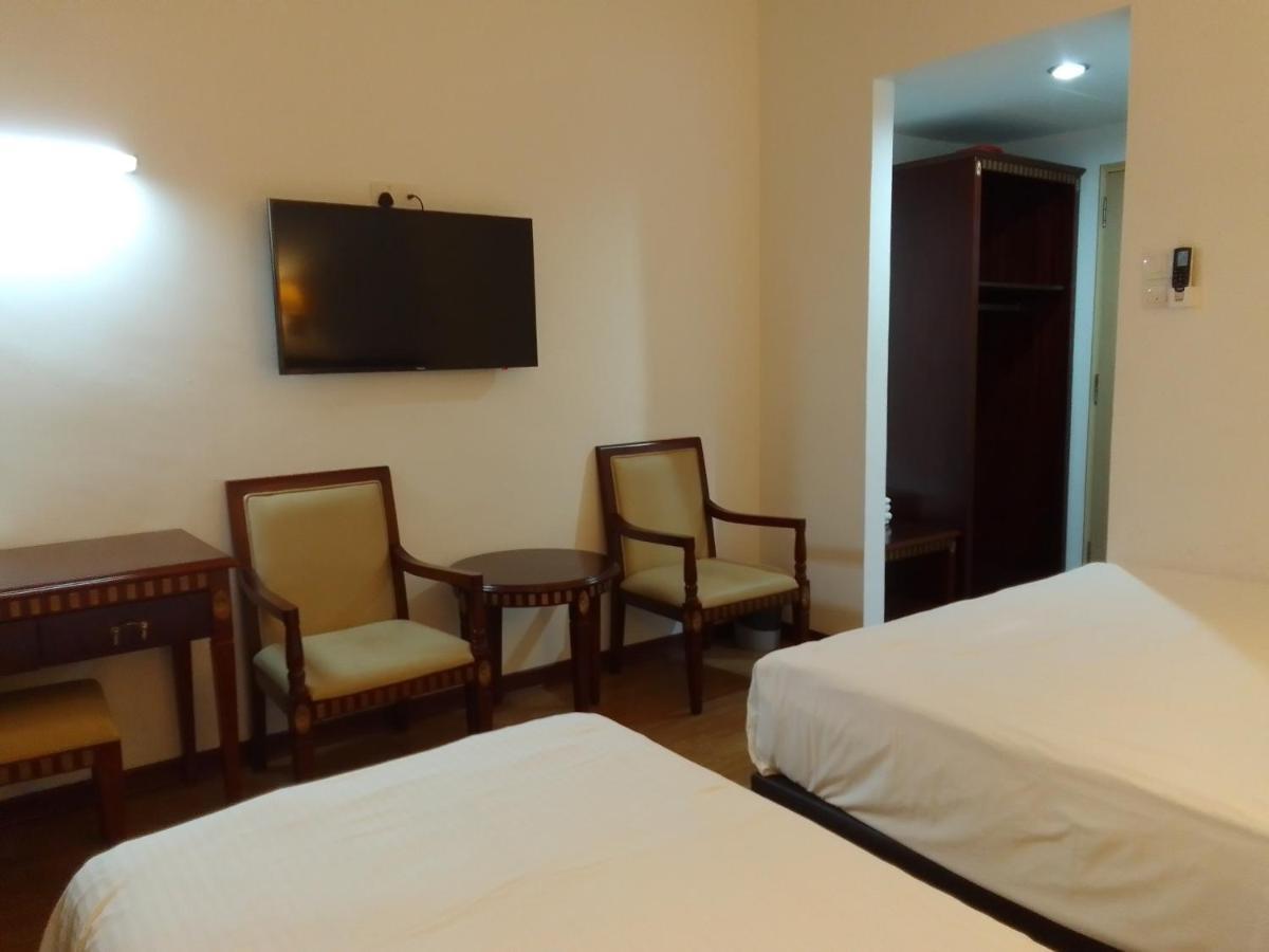 Super Oyo 90464 Borneo Suites Hotel Кота-Кінабалу Екстер'єр фото