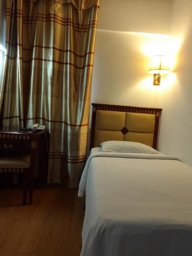 Super Oyo 90464 Borneo Suites Hotel Кота-Кінабалу Екстер'єр фото