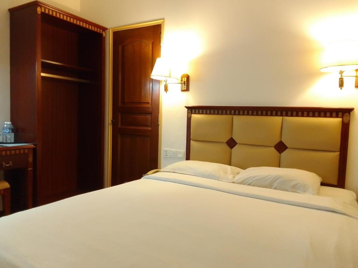 Super Oyo 90464 Borneo Suites Hotel Кота-Кінабалу Екстер'єр фото