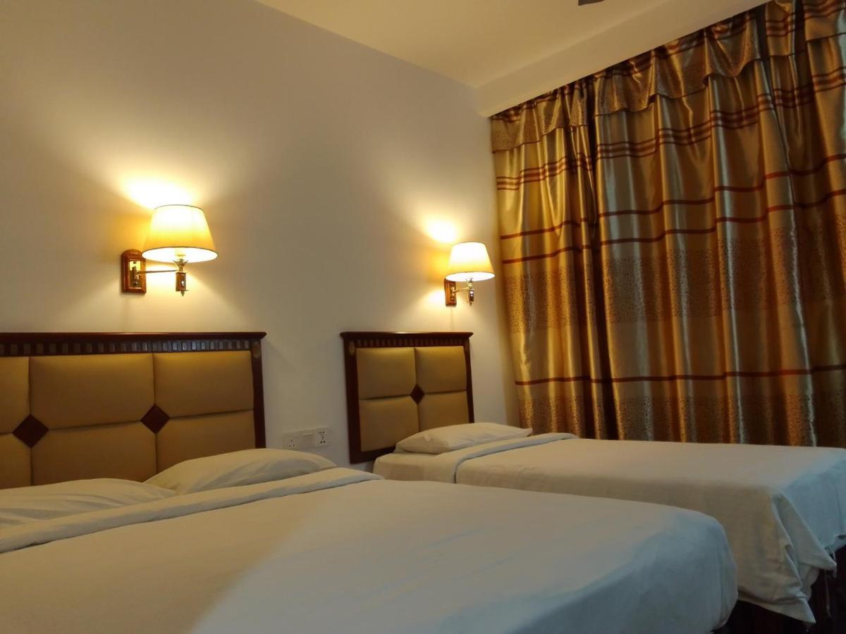 Super Oyo 90464 Borneo Suites Hotel Кота-Кінабалу Екстер'єр фото