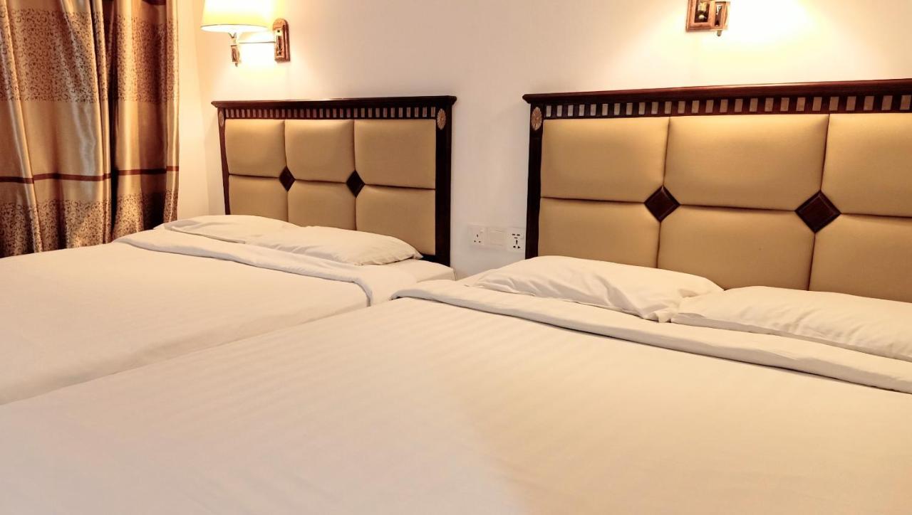 Super Oyo 90464 Borneo Suites Hotel Кота-Кінабалу Екстер'єр фото