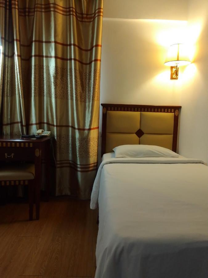 Super Oyo 90464 Borneo Suites Hotel Кота-Кінабалу Екстер'єр фото