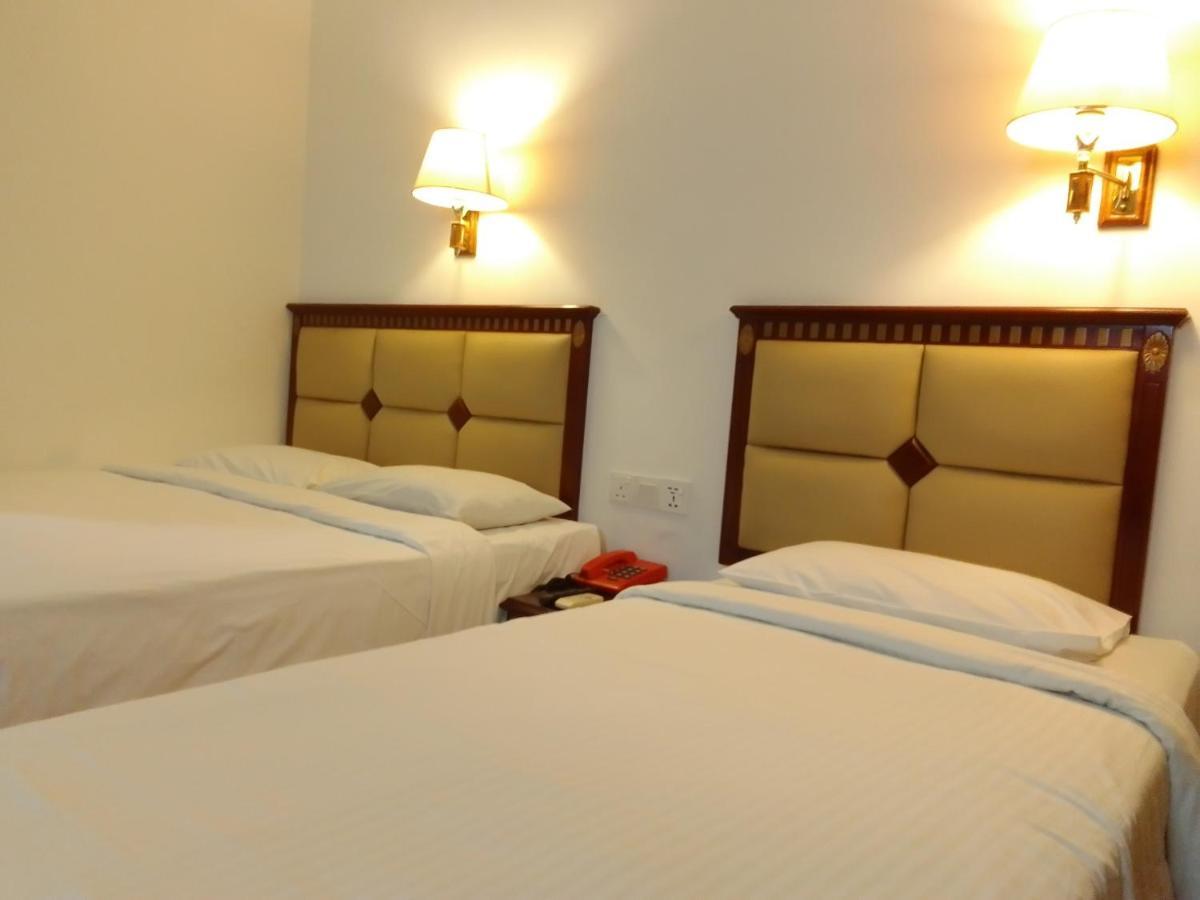 Super Oyo 90464 Borneo Suites Hotel Кота-Кінабалу Екстер'єр фото
